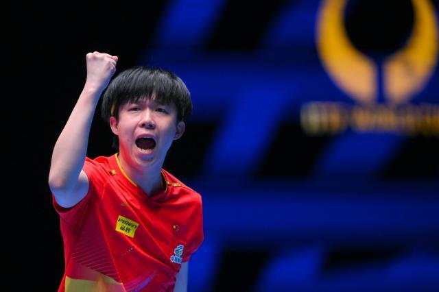 1744983517804036912.jpg (体育)(9)乒乓球——世界杯男单:王楚钦晋级四强XxjpseC007159_20250418_PEPFN0A001.jpg