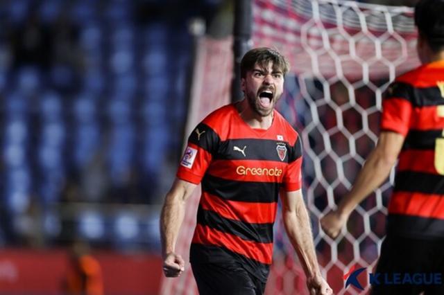 开云体育-惊曝泰山寻枪力压全北海港 意中人曾两破三镇球门